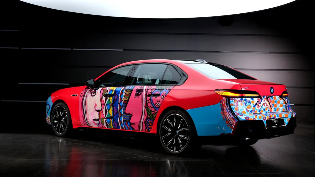 BMW marchează 50 de ani de la primul său Art Car cu un exemplar special de i7