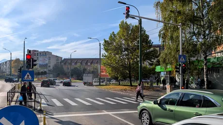 Primul oraș din România cu radar de viteză la semafor. Ce pățesc șoferii care se apropie prea repede de intersecție