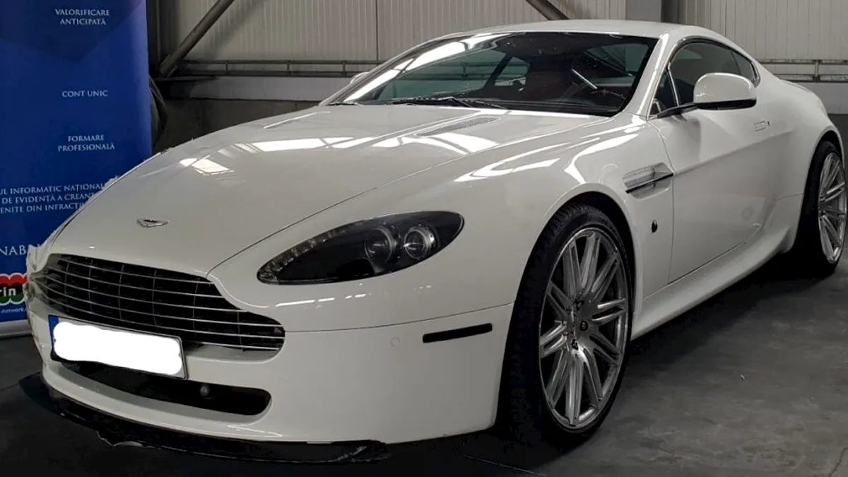 Statul român vinde un Aston Martin V8 Vantage la licitație. Este o bijuterie pe roți, dar ascunde un secret