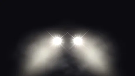 Cercetătorii au descoperit câte accidente provoacă farurile orbitoare ale mașinilor