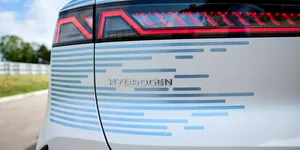 BMW iX5 Hydrogen se apropie de producția de serie. SUV-ul cu hidrogen promite 750 km autonomie
