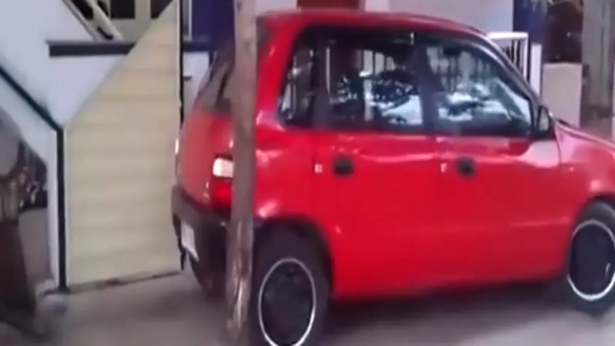 Tipul ăsta are cel mai ciudat loc de parcare din lume - VIDEO