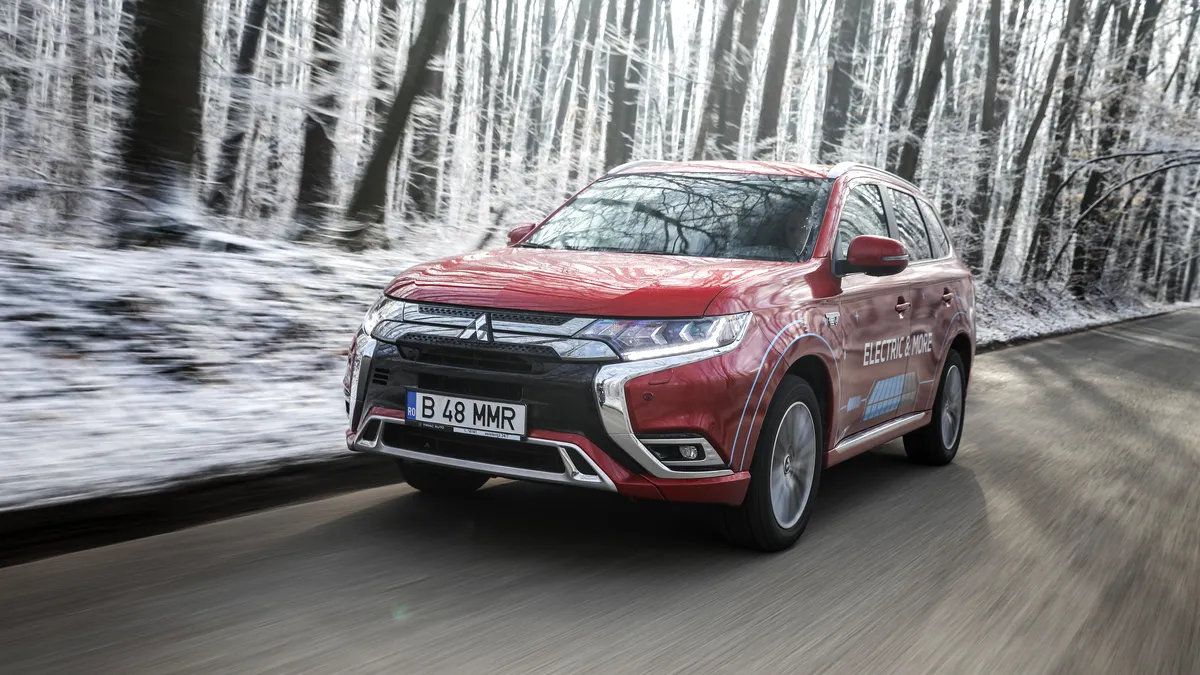 Mitsubishi Outlander PHEV - Test drive cu cel mai bine vândut SUV hibrid la nivel mondial - GALERIE FOTO