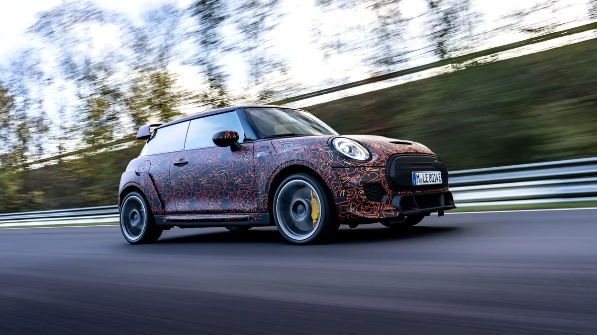 Evoluţia gamei MINI continuă cu John Cooper Works electric