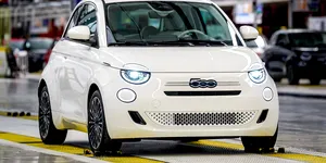 Stellantis intră pe terenul mașinilor electrice mici. Planul „E-Car” vizează direct Volkswagen și Renault