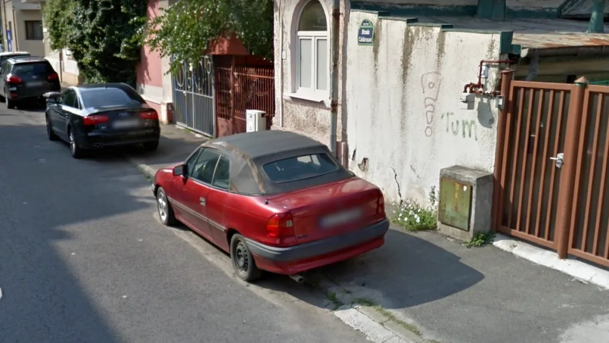 Ce a pățit un șofer care a parcat în fața unei case din București?