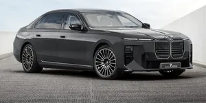 <span class='prepend'>Foto |</span> BMW lansează rivalul pentru Mercedes Clasa S Guard: BMW Concept 7 Protection vine cu armură invizibilă și 612 cai putere