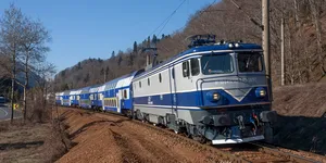 Mai multe trenuri InterRegio ale CFR Călători vor fi anulate timp de o lună. Lista completă a trenurilor anulate sau modificate