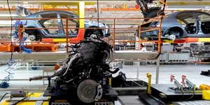 Producția auto din România scade în martie 2026: sub 50.000 de mașini fabricate într-o lună