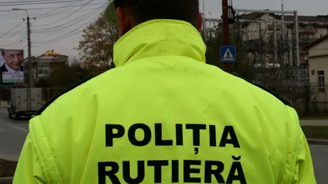 Un şofer care a trecut pe roşu în Bucureşti a fost abordat de poliţişti, care i-au cerut 900 de lei şi 200 de euro. Pedeapsa instanţei este exemplară