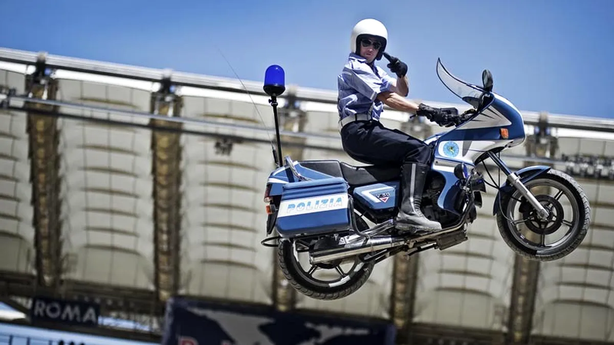 Cum să zbori cu motocicleta de Poliţie