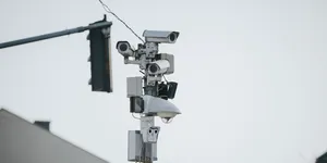 Poliția din Los Angeles renunță la camerele inteligente de supraveghere a traficului după sute de alerte greșite