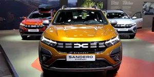 Producția de automobile din România a scăzut cu aproape 15% în mai 2026. Dacia și Ford Otosan au fabricat 43.677 de mașini