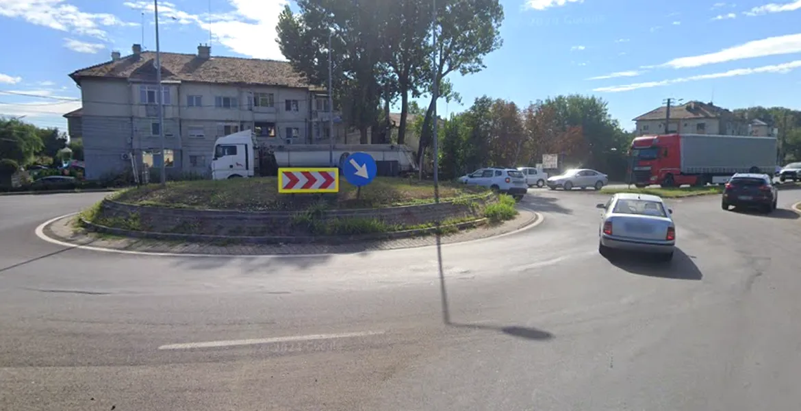 Poți vira stânga în giratoriu dacă te afli pe banda din dreapta?