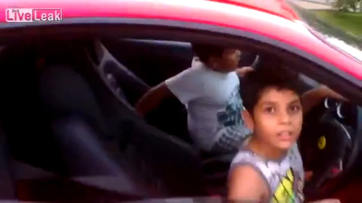 De la ce vârstă poţi conduce un Ferrari în India? VIDEO