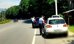 Polițiștii au reținut două persoane care aplicau metoda ”accidentul”