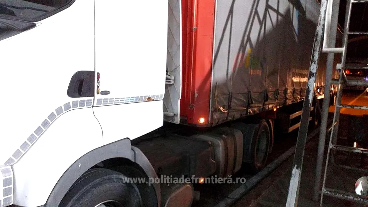 Doi cetăţeni irakieni încercau să intre ilegal în România. Unde au fost găsiţi de poliţişti