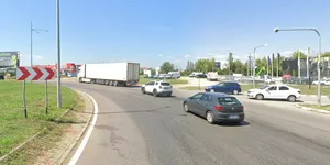 Noul Cod Rutier 2026: Este legal să faci stânga în sensul giratoriu de pe banda din dreapta?