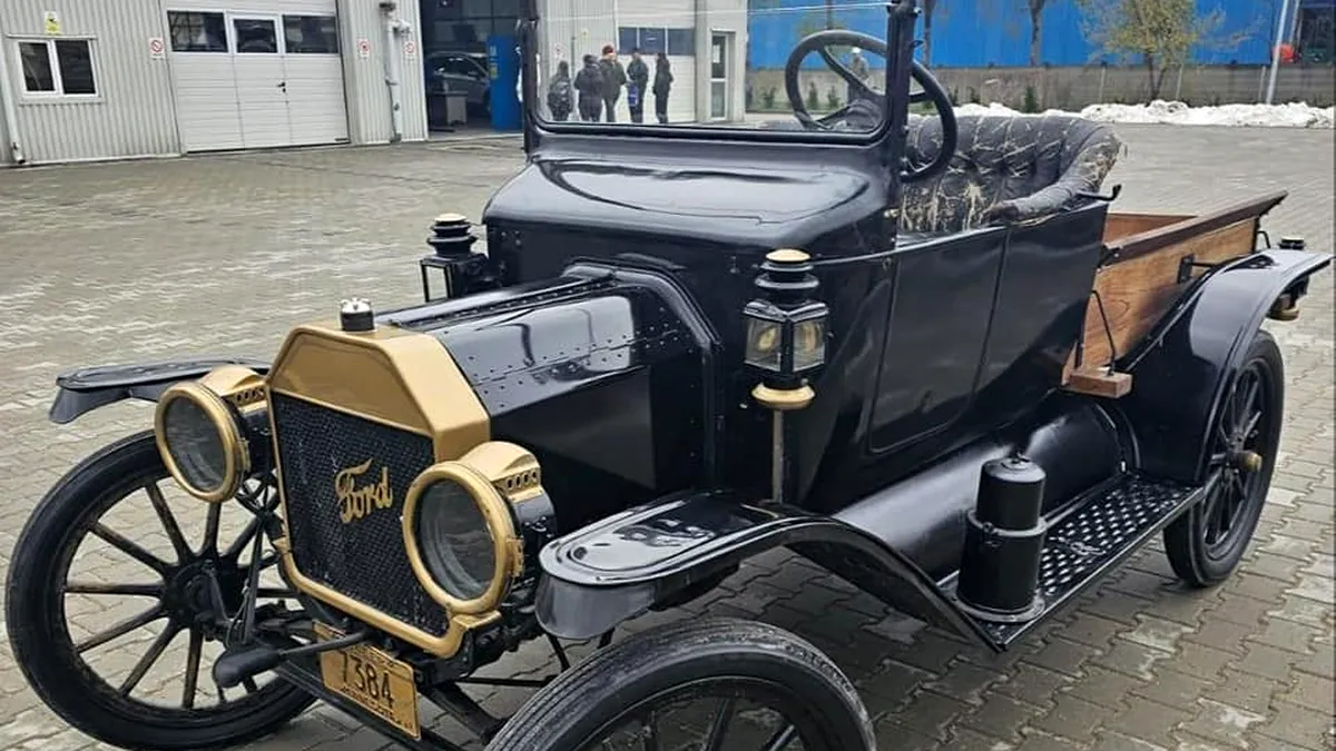 Istorie pe patru roți: un Ford Model T a fost surprins la Registrul Auto Român - FOTO