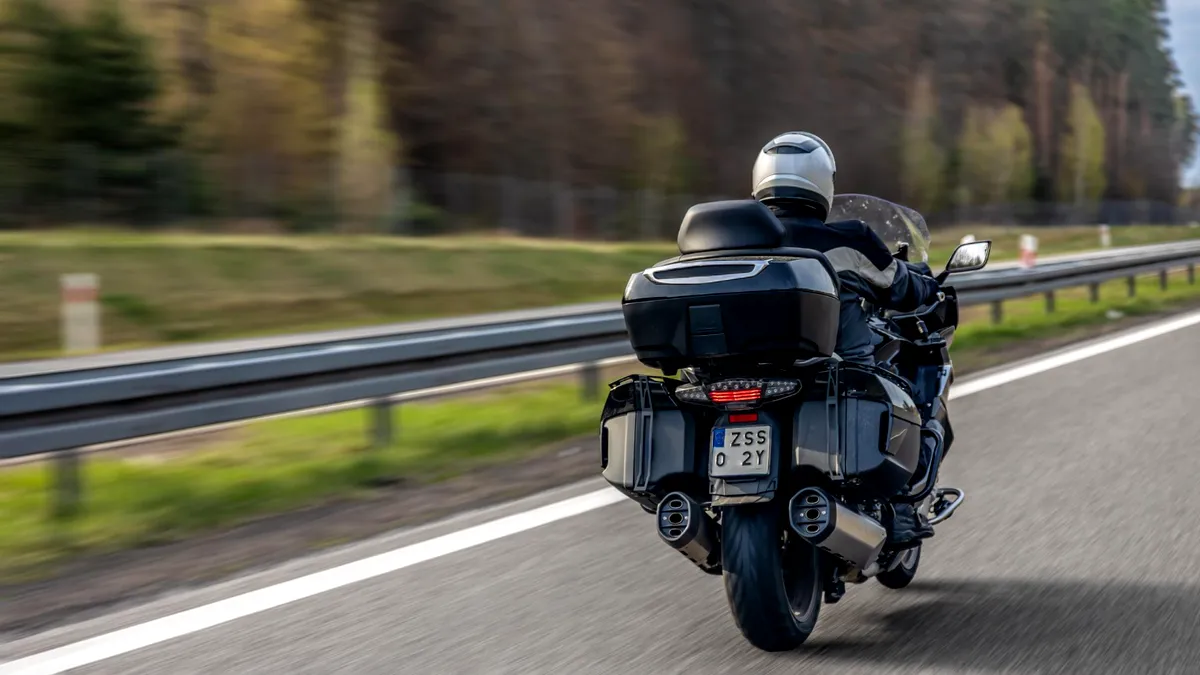 Război comercial SUA-Canada: Casa Albă blochează importurile de motociclete, lactate și alcool