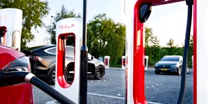 Tesla construiește o stație de încărcare Supercharger, cu 68 de puncte de încărcare, în New York
