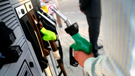 Primăria Sector 4 va da 600 de lei pentru carburant sau reducere la transportul public. Cine poate beneficia de acești bani