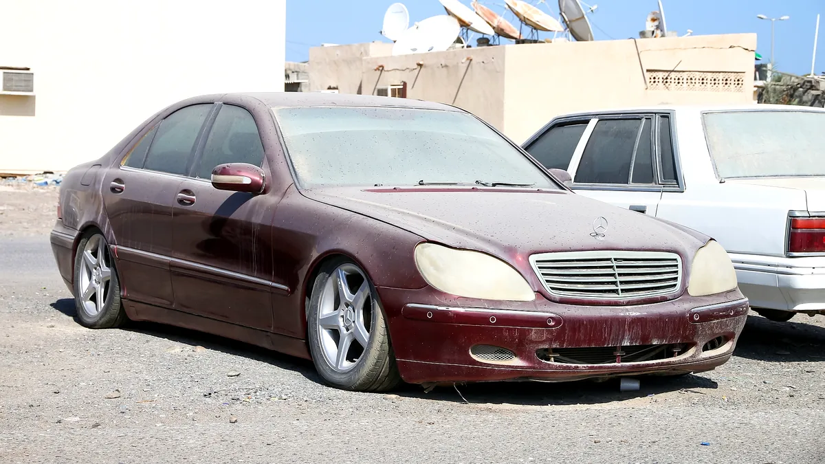 Mașinile abandonate vor fi ridicate de autorități mult mai rapid