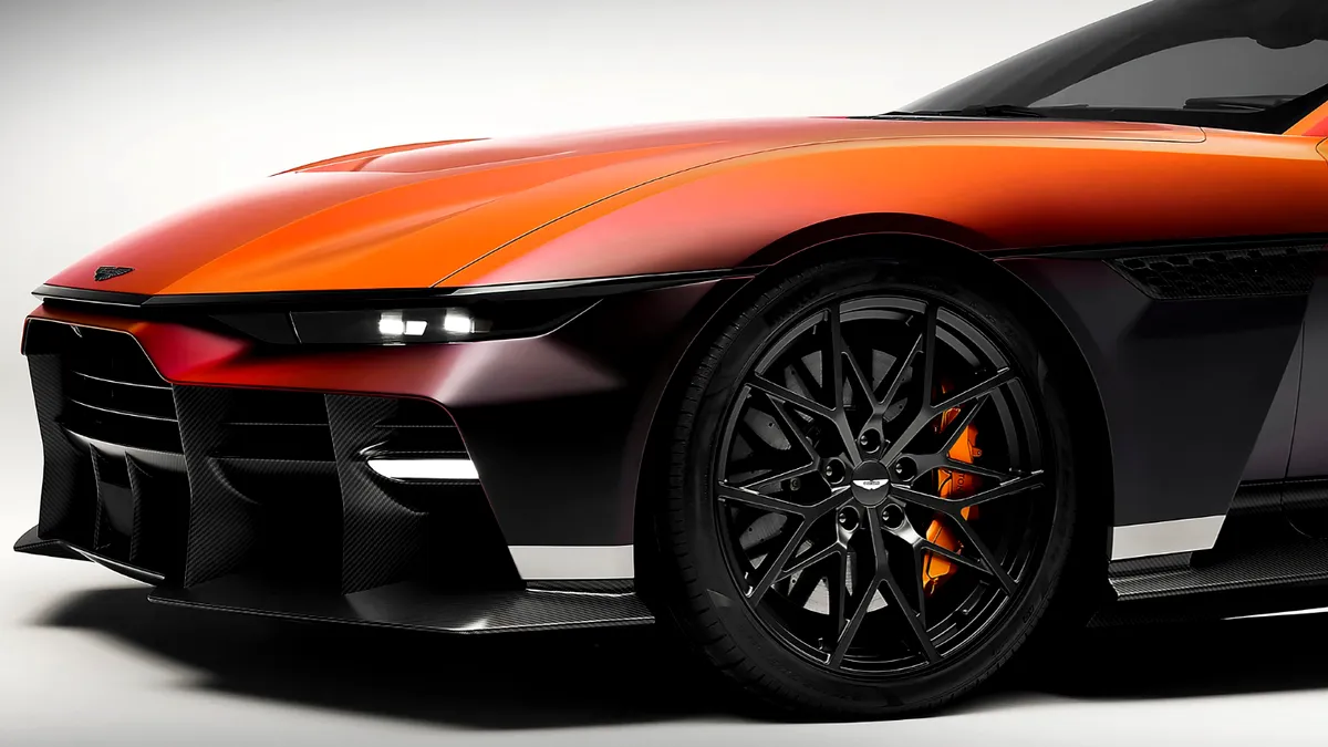 Aston Martin Valen, cel mai puternic supercar V12 cu motor frontal al mărcii. Are 850 CP și caroserie din carbon