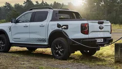 Noul Ford Ranger îți permite să alimentezi diferite unelte direct de la bateria sistemului hibrid