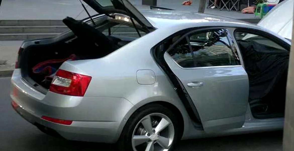 Primele imagini REALE cu noua Skoda Octavia 3 – spionată în timpul filmărilor