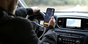 Cât este amenda de telefon în 2026. În ce situații se suspendă permisul auto