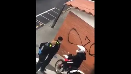 Un motociclist a fost pus la punct de poliție pentru că nu a respectat starea de urgență - VIDEO