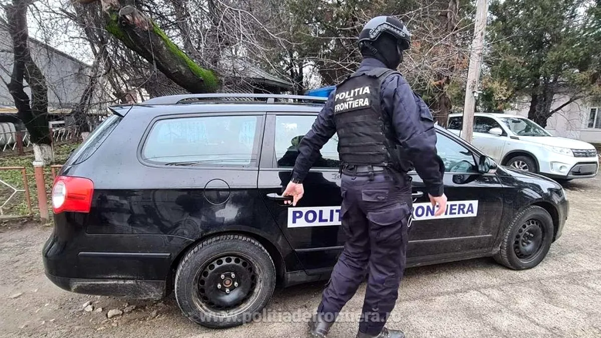 Un TIR care transporta anvelope în Franța a fost oprit la graniță. Ce au găsit polițiștii printre cauciucuri? VIDEO