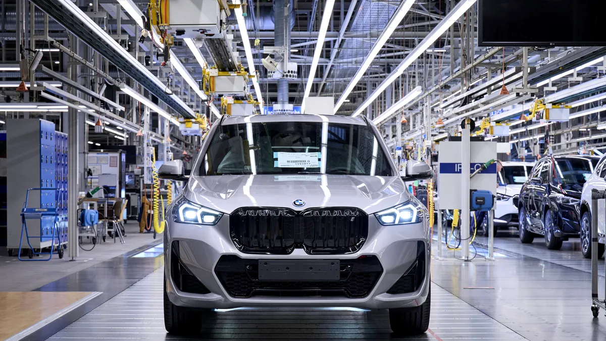 BMW spune că, până în 2024, unul din trei automobile produse va fi electric