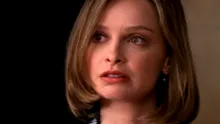 O mai ții minte pe Ally McBeal? Cum arată acum actrița din celebrul serial difuzat de Pro TV la finalul anilor ’90?