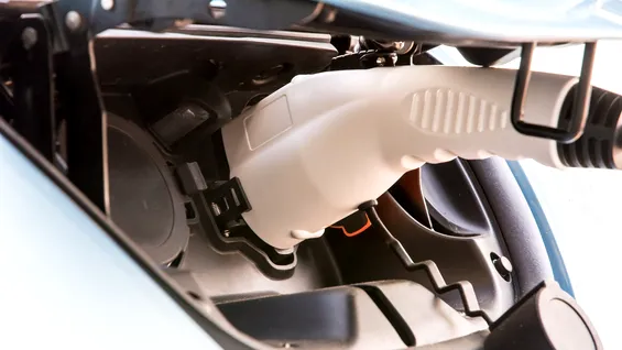 Infrastructura EV de la Aeroportul Henri Coandă se extinde cu mai multe stații de încărcare ultra-rapidă