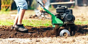 Cum se conduce corect un motocultor. E nevoie de permis sau curs special pentru a folosi acest utilaj agricol în 2026?