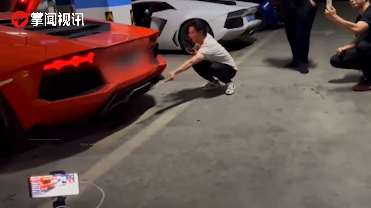 De ce nu e bine să prăjești carne la evacuarea unui Lamborghini Aventador