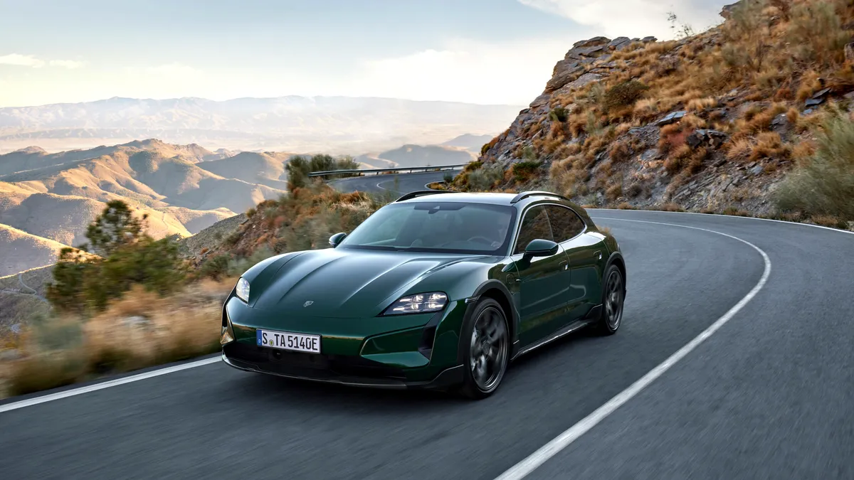 Porsche renunță la planurile de a produce propriile baterii pentru mașini electrice