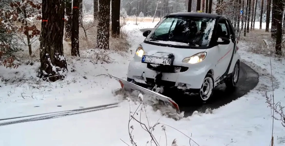 smart fortwo cu pluguşor? Să mai spui că nemţii n-au umor… [VIDEO]