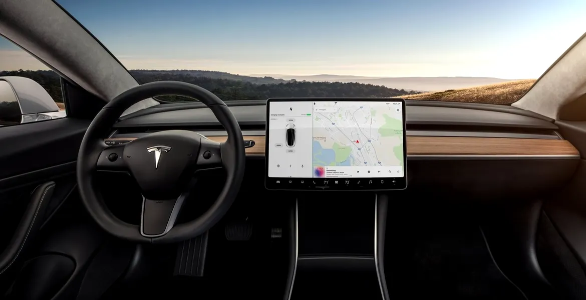 Sistemul de conducere autonomă Tesla îi sperie pe producătorii tradiționali