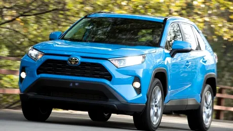 Toyota va reduce producția auto cu 40% din cauza crizei procesoarelor