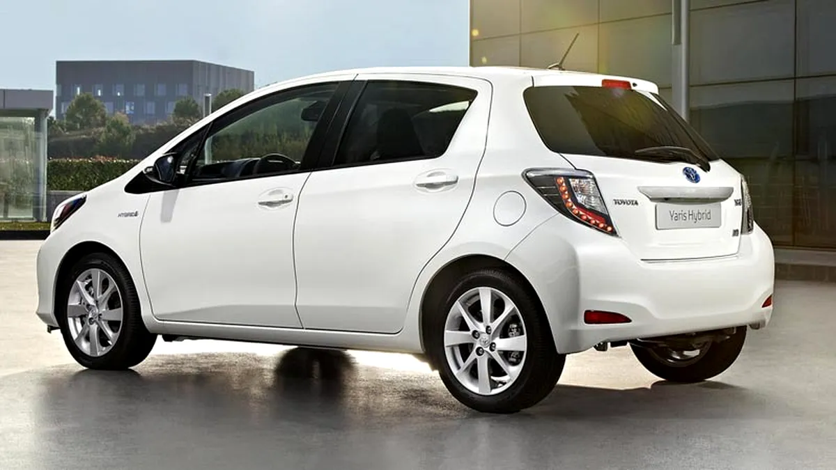 Toyota Yaris Hybrid contracarează Honda Jazz Hybrid