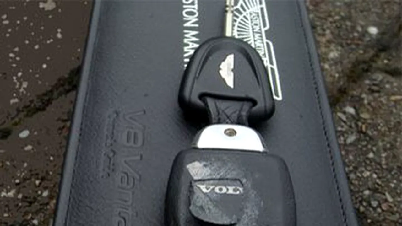 1-aston-martin-key-fob-volv 
