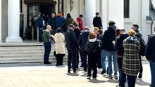 Faleza din fața Cazinoului din Constanța a devenit neîncăpătoare. Cât costă un bilet de intrare