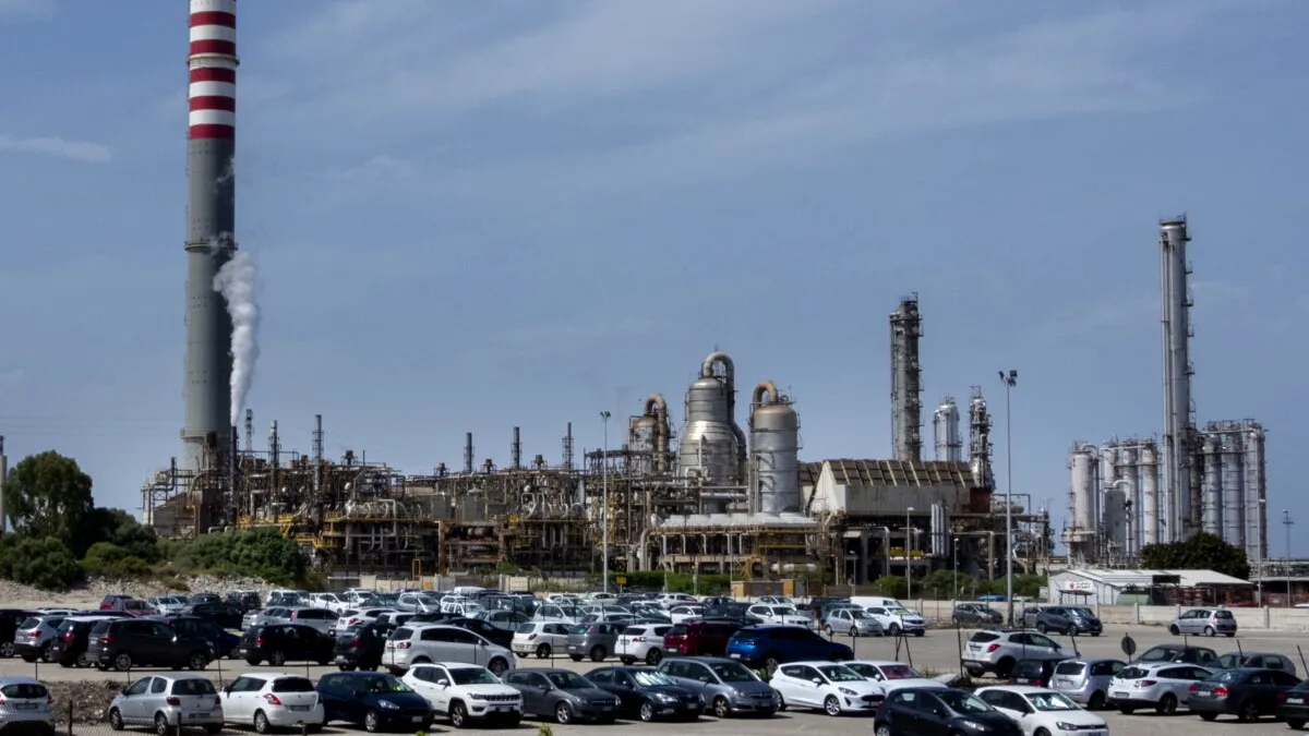 Rafinăria Petrotel din Ploiești va fi repornită. Ce se întâmplă cu benzinăriile Lukoil în perioada următoare