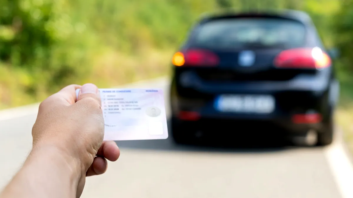 Șofer lăsat fără permis auto la doar 30 de min. după ce l-a obținut