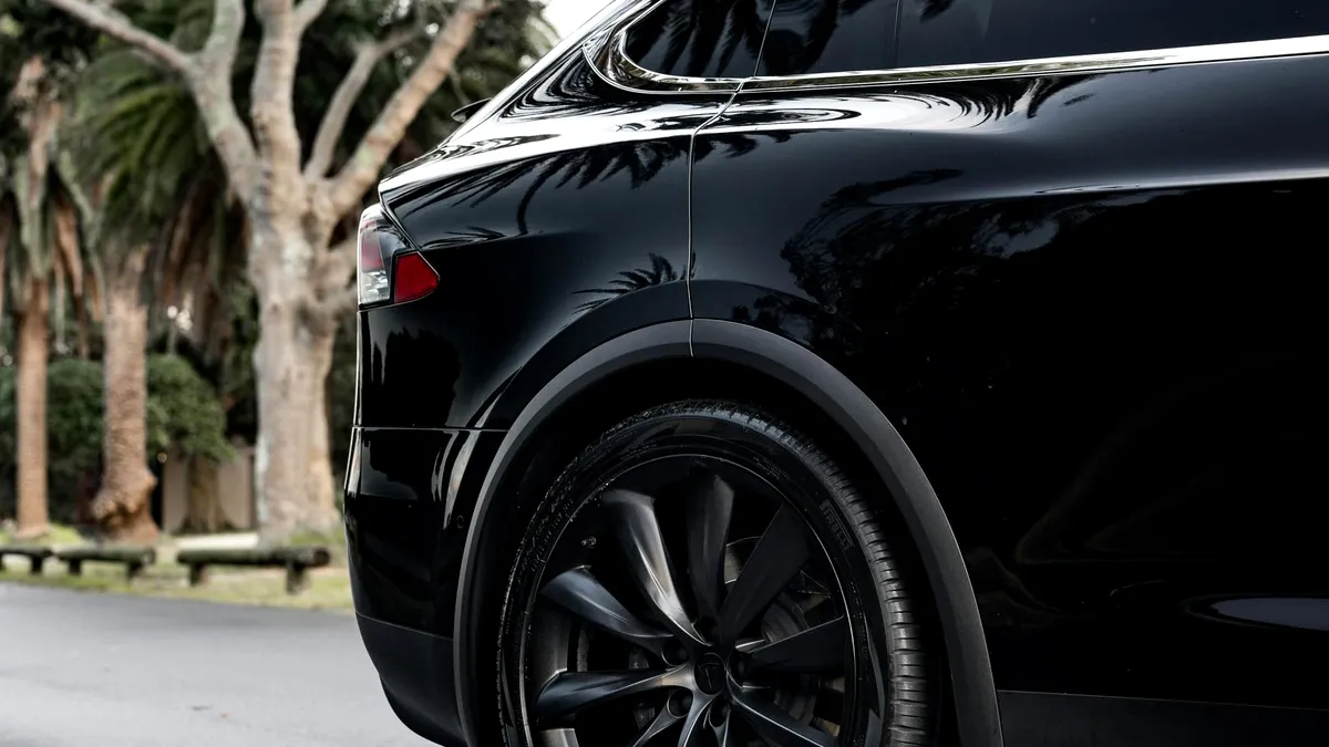 China va interzice mânerele ascunse ale ușilor mașinilor electrice, precum cele de pe Tesla