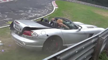 Uite de asta trebuie să porţi cască dacă mergi pe Nurburgring (VIDEO)