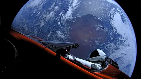 Starman, manechinul lansat în spațiu de Elon Musk, s-a apropiat de Marte